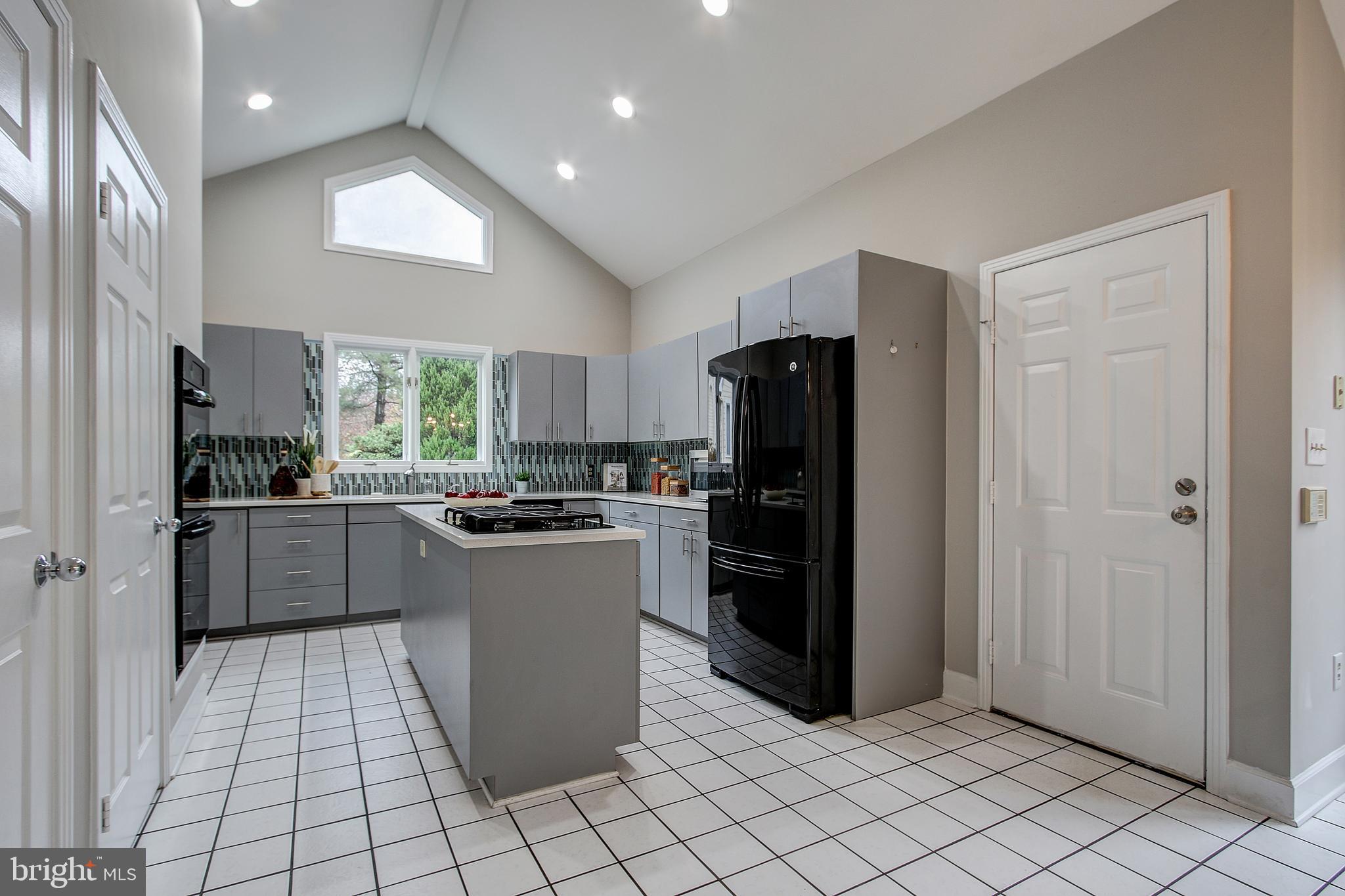 6925 Persimmon Tree Road Bethesda, MD 20817 - Photo 13 of 53