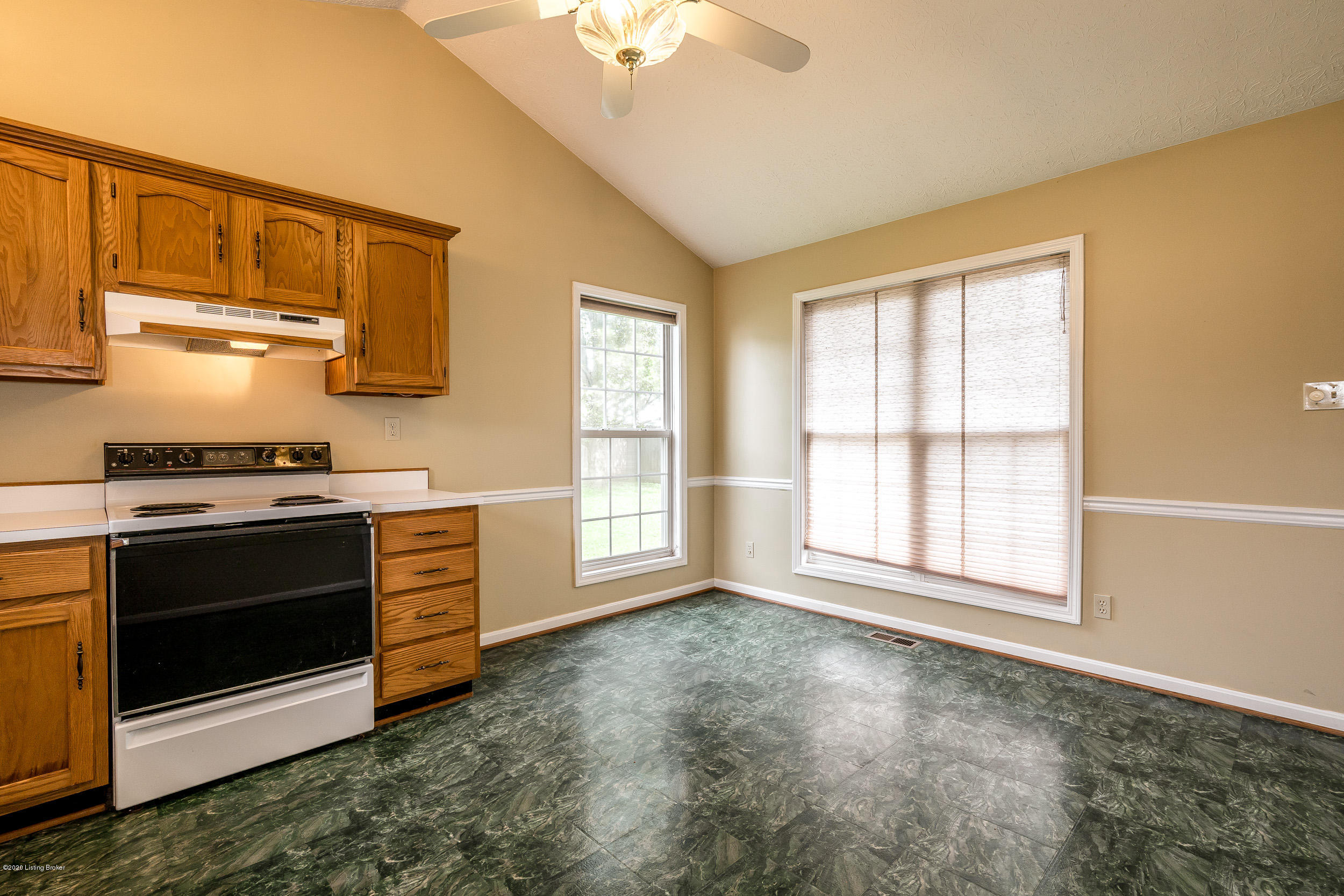9303 Gutenberg Road Louisville, KY 40291 - Photo 8 of 34 Kitchen