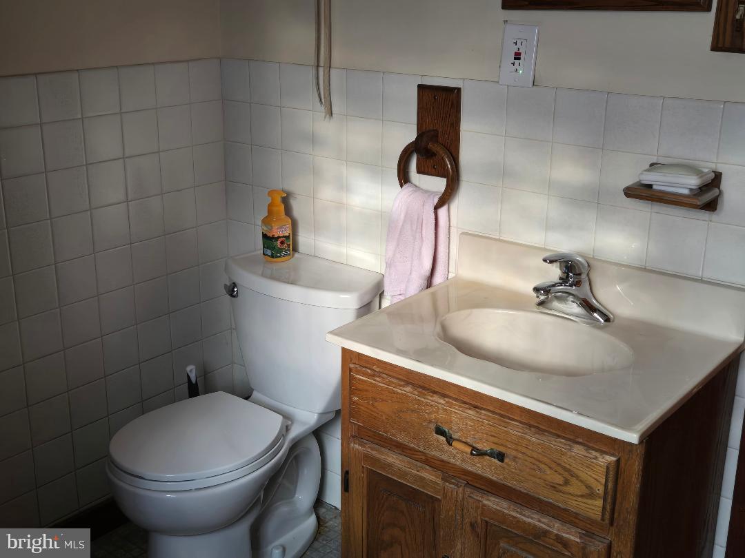 616 Beechwood Road Willow Grove, PA 19090 - Photo 11 of 16