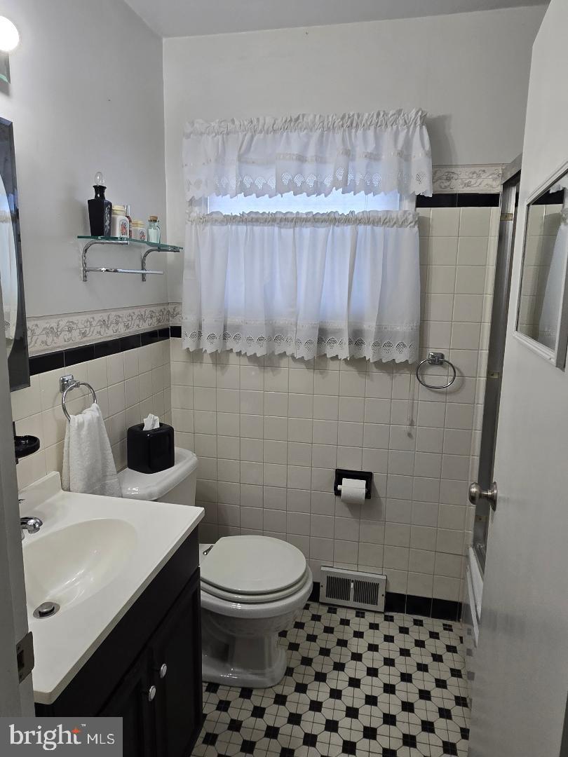 616 Beechwood Road Willow Grove, PA 19090 - Photo 13 of 16