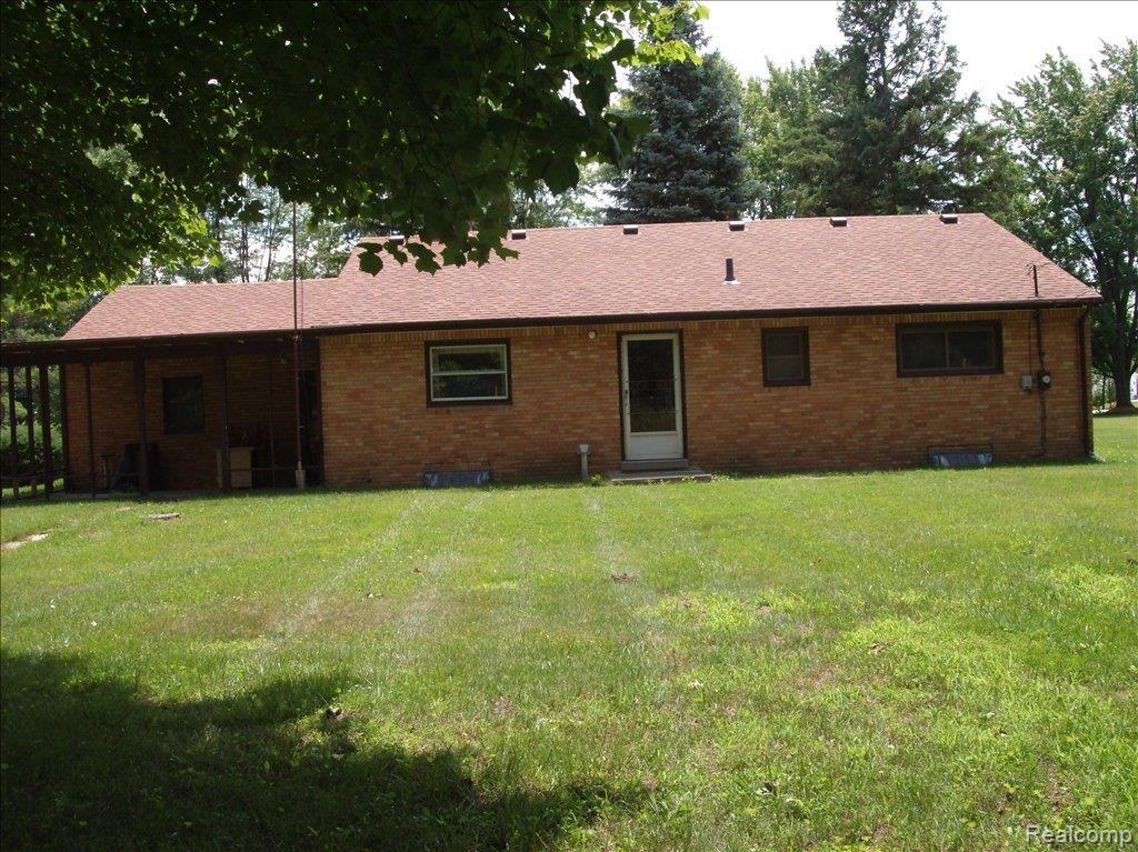 33026 West Road New Boston, MI 48164 - Photo 2 of 9 beechwood 113