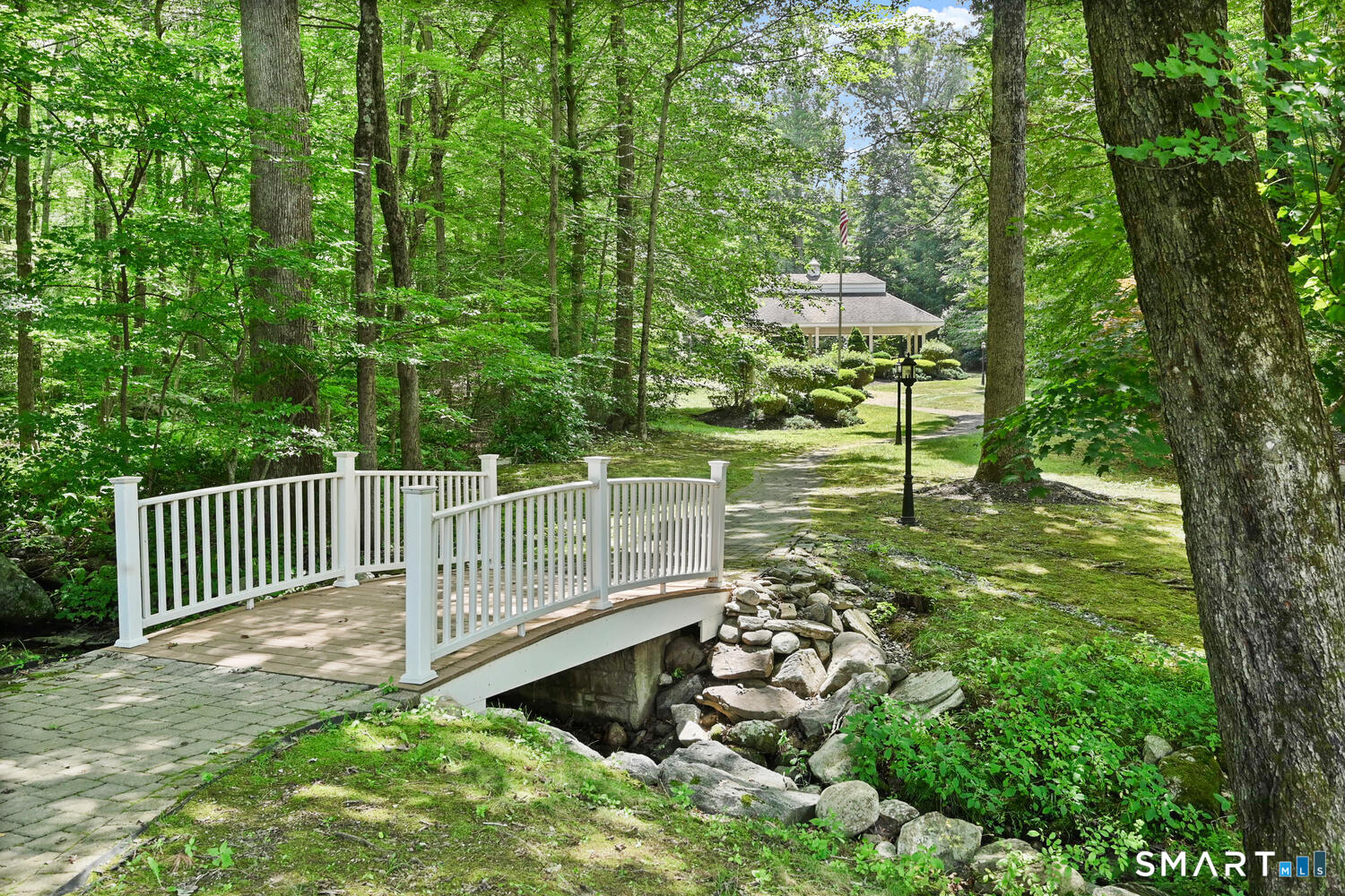 223 Meadow Brook Road, Unit 223 Oxford, CT 06478 - Photo 26 of 34 a view of a garden with a bench