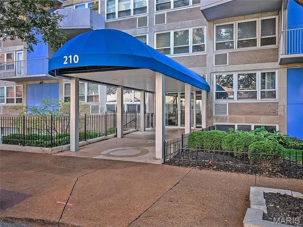$950 | 210 North 17th Street, Unit 305, St. Louis, MO 63103