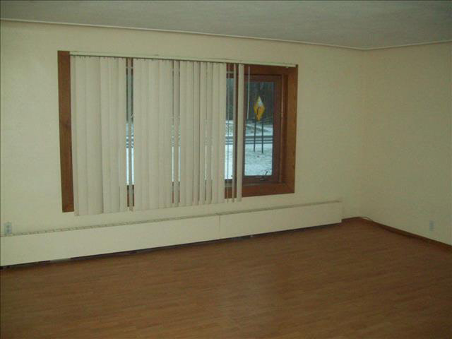 6838 Summerfield Road Temperance, MI 48182 - Photo 5 of 14 20388322-4.JPG