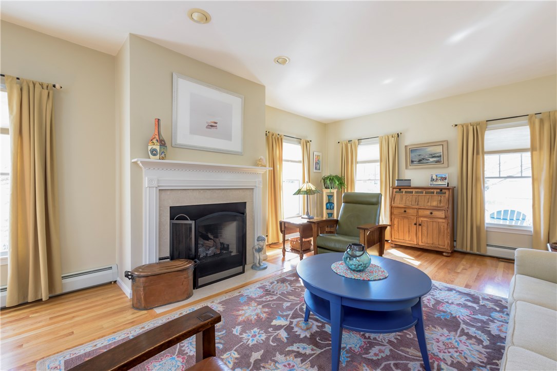 184 Wickford Point Road North Kingstown, RI 02852 - Photo 4 of 40 Bright spacious family room with gas fireplace