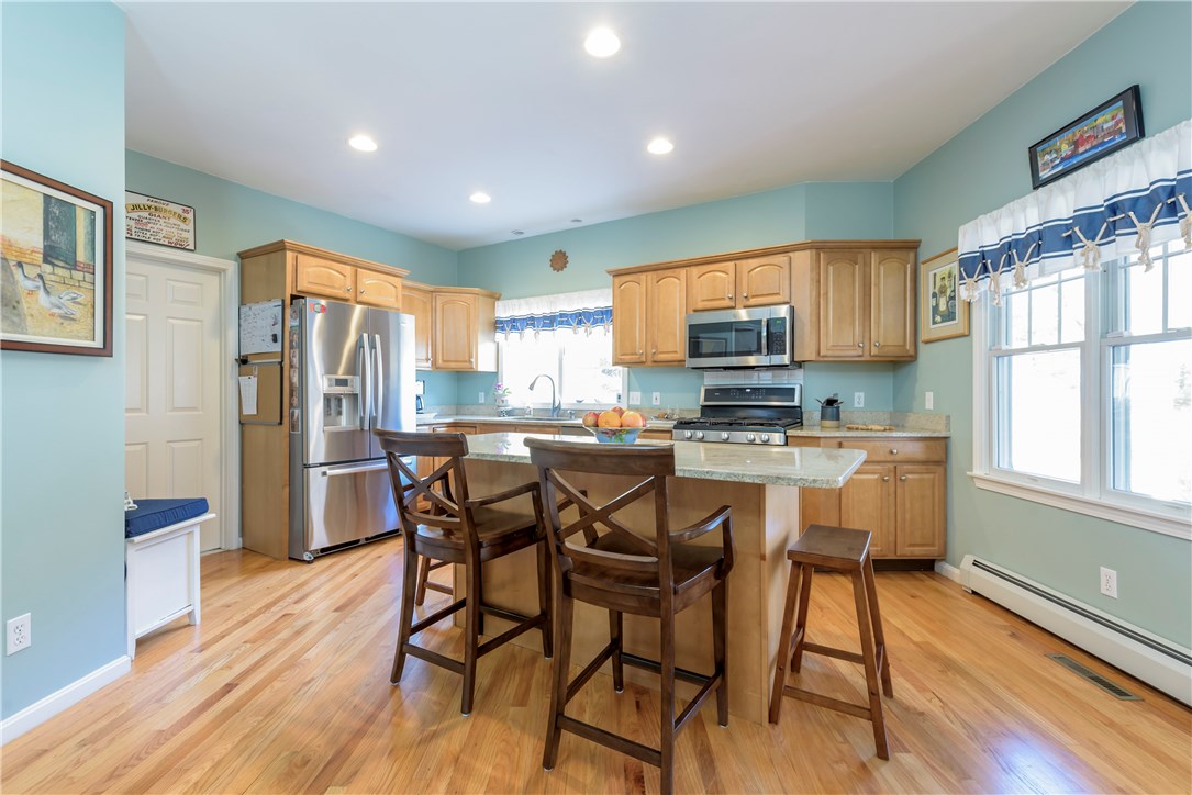 184 Wickford Point Road North Kingstown, RI 02852 - Photo 9 of 40 Gallery Image 9