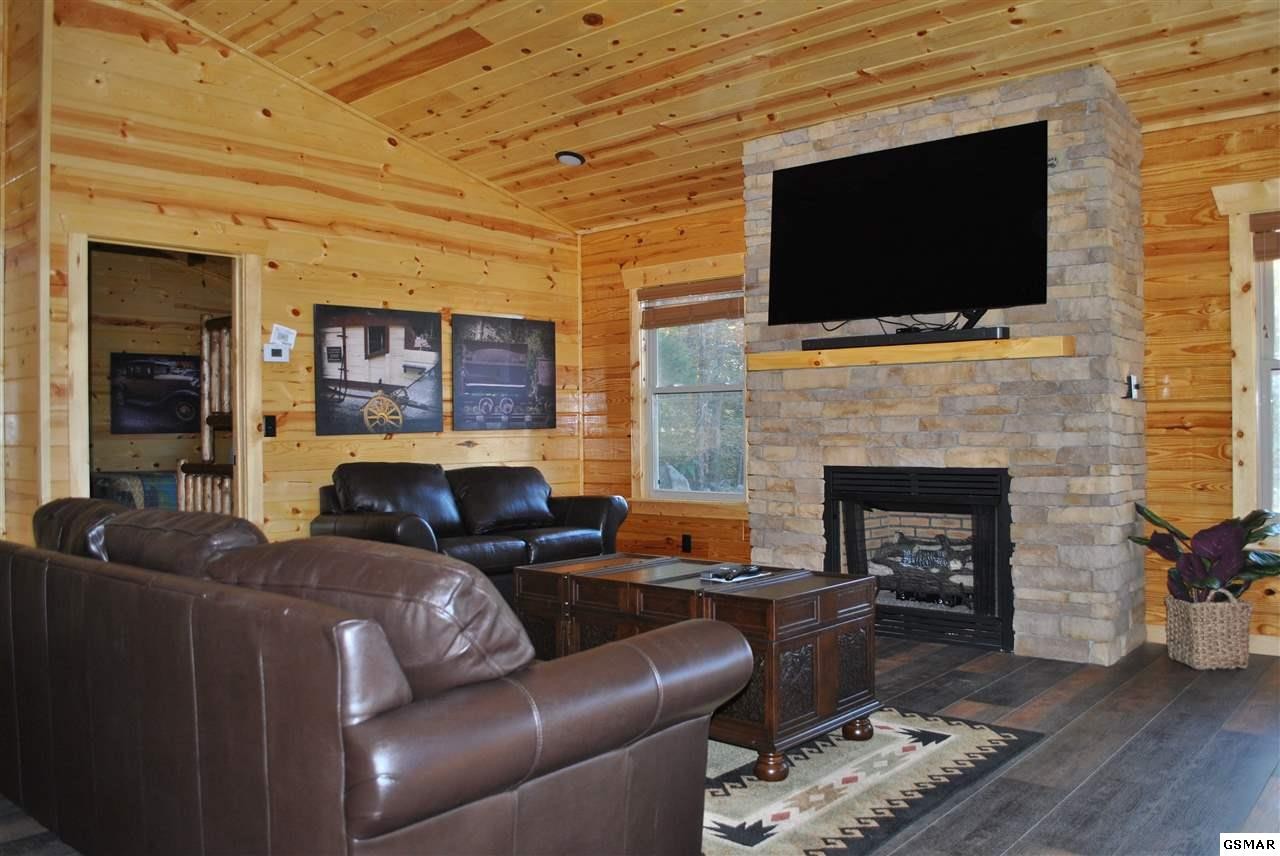 219 Forrest Loop Way Gatlinburg, TN 37738 - Photo 2 of 20