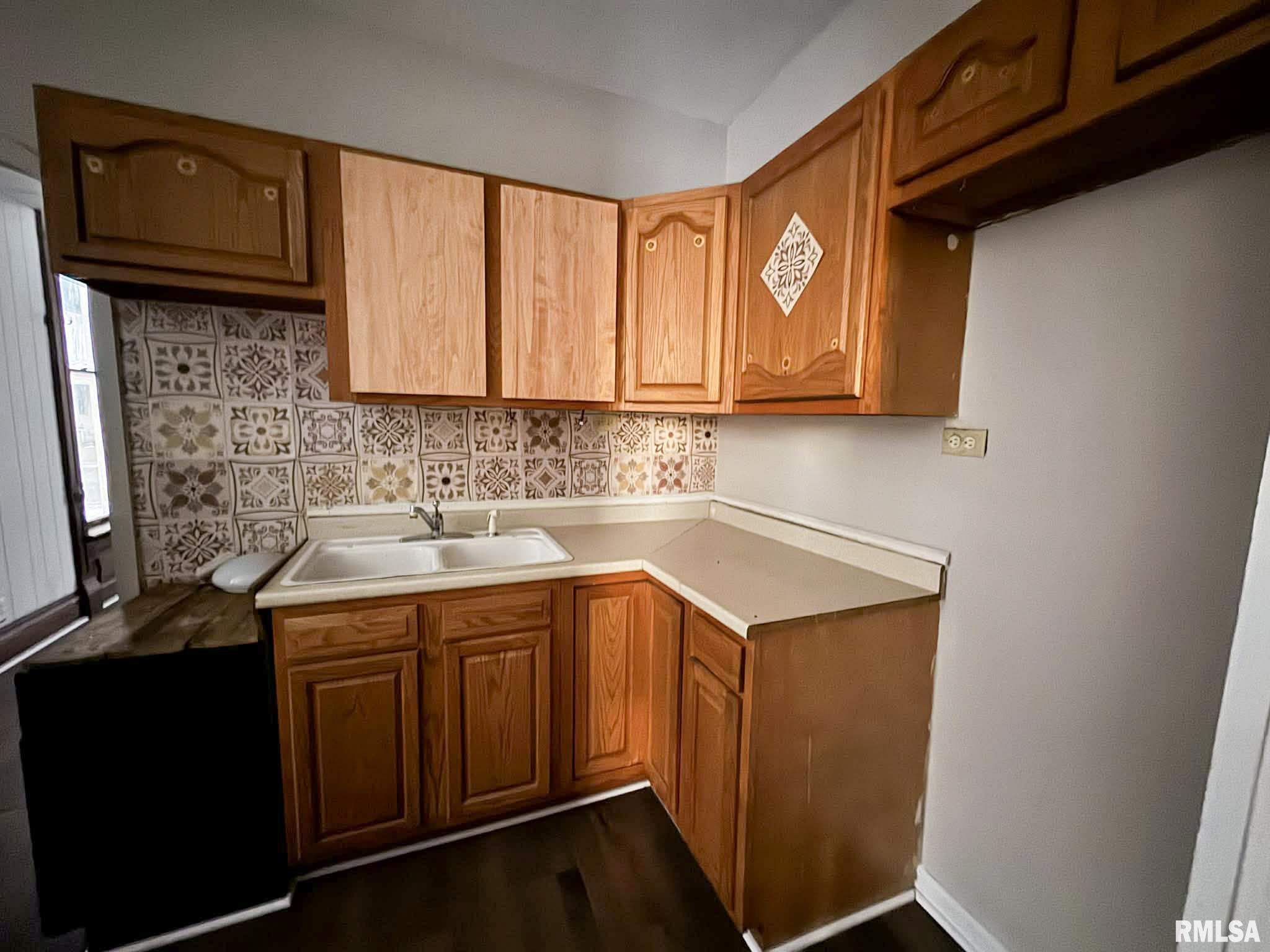 230 East Chestnut Street Canton, IL 61520 - Photo 11 of 24