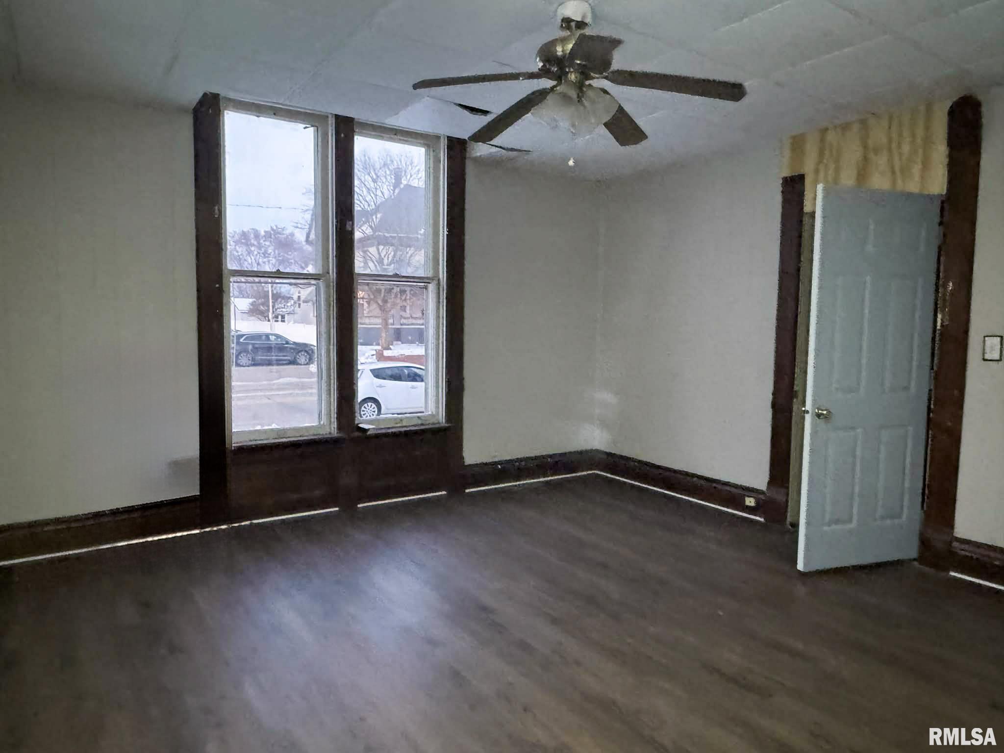 230 East Chestnut Street Canton, IL 61520 - Photo 6 of 24