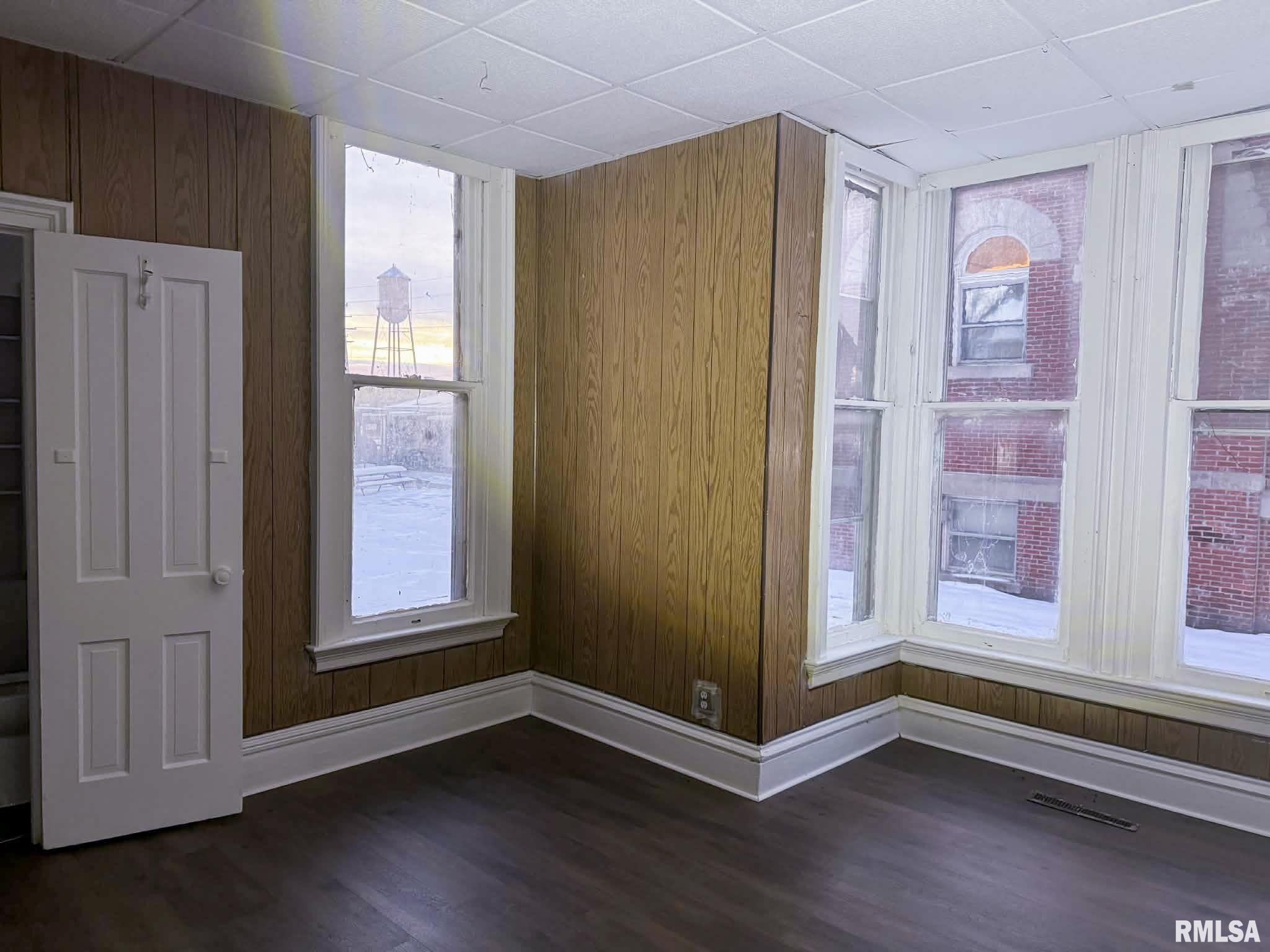230 East Chestnut Street Canton, IL 61520 - Photo 10 of 24