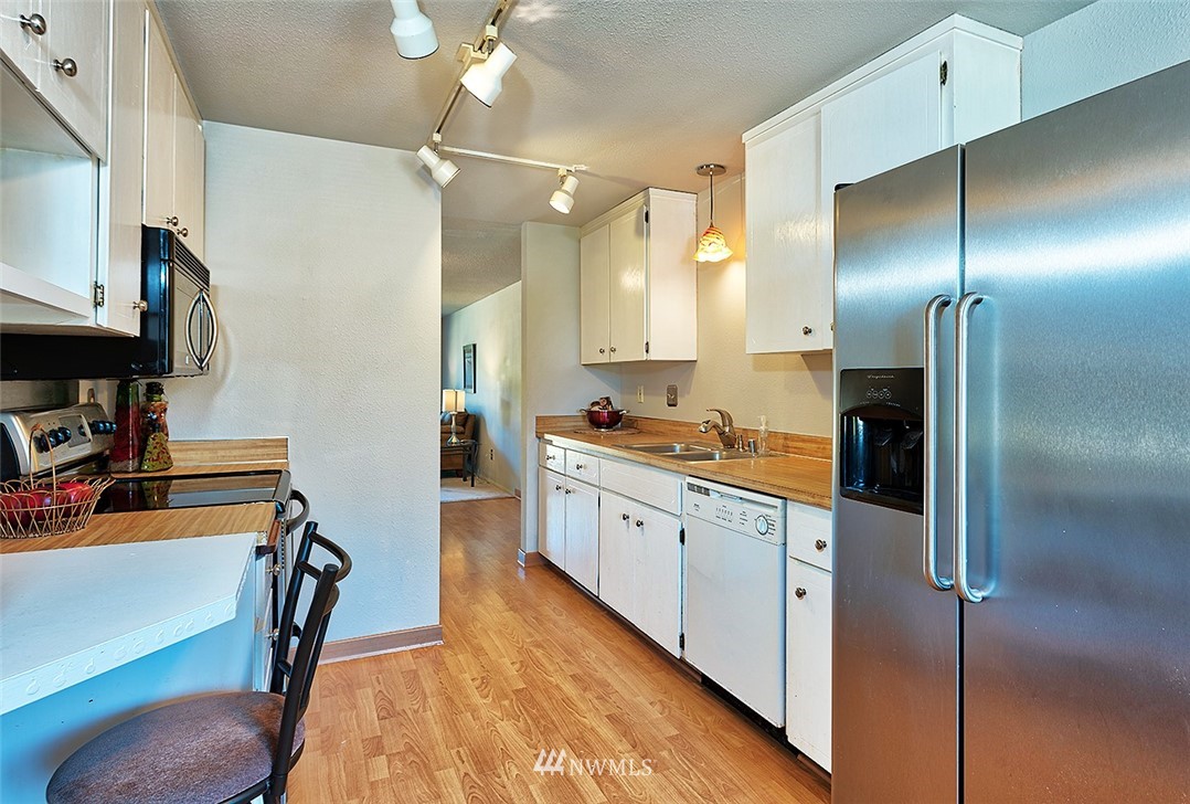 21511 4th Avenue West, Unit A62 Bothell, WA 98021 - Photo 3 of 15