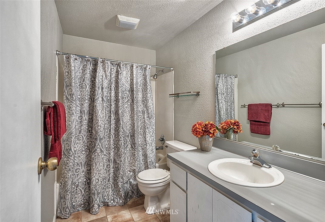 21511 4th Avenue West, Unit A62 Bothell, WA 98021 - Photo 9 of 15
