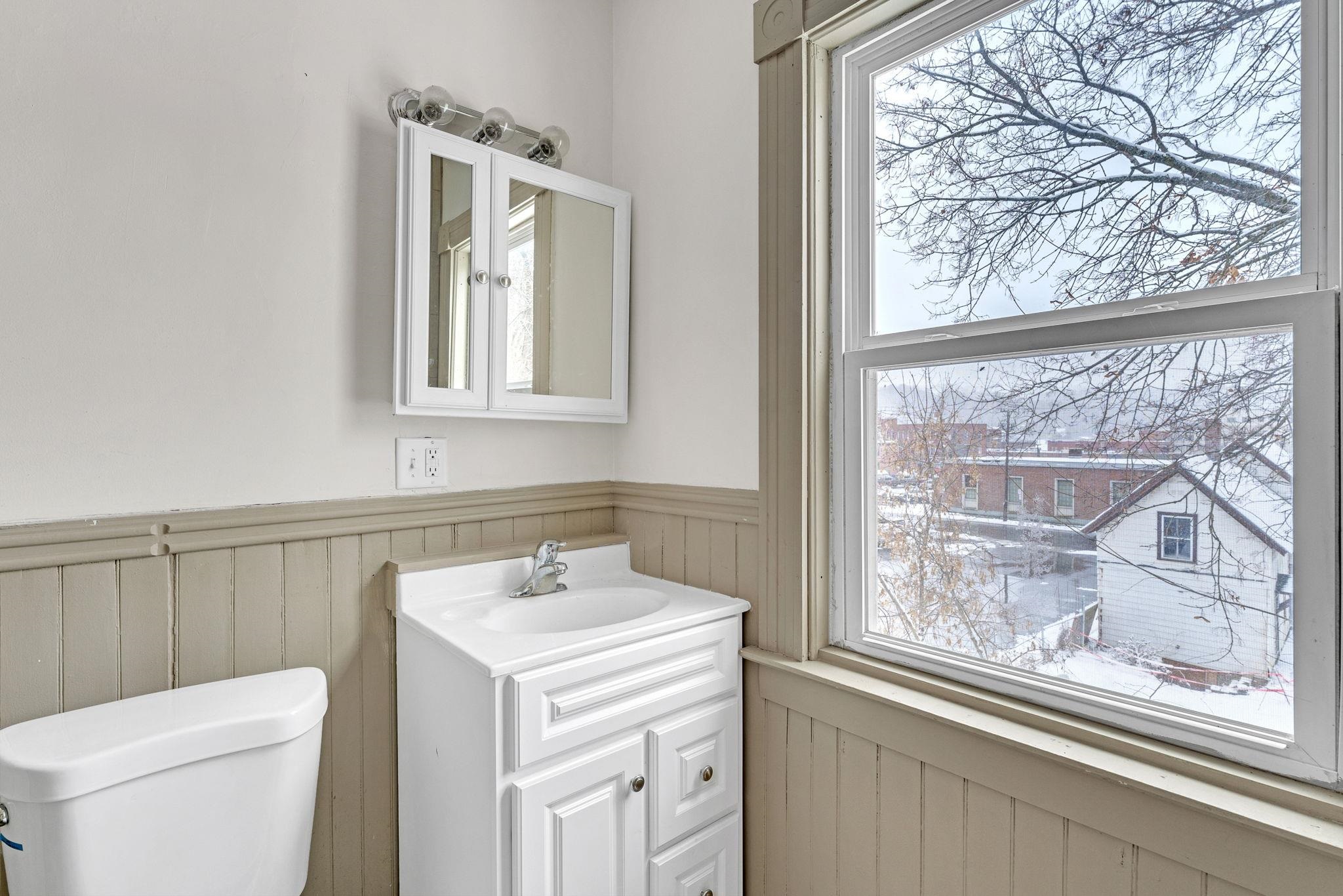 32 Jefferson Street Barre, VT 05641 - Photo 12 of 39