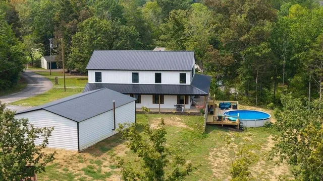 $995,000 | 132 Hiwassee Drive, Decatur, TN 37322