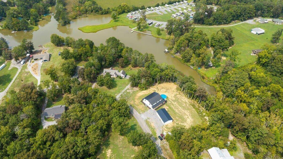 132 Hiwassee Drive Decatur, TN 37322 - Photo 3 of 58 20250908184620155393000000-o