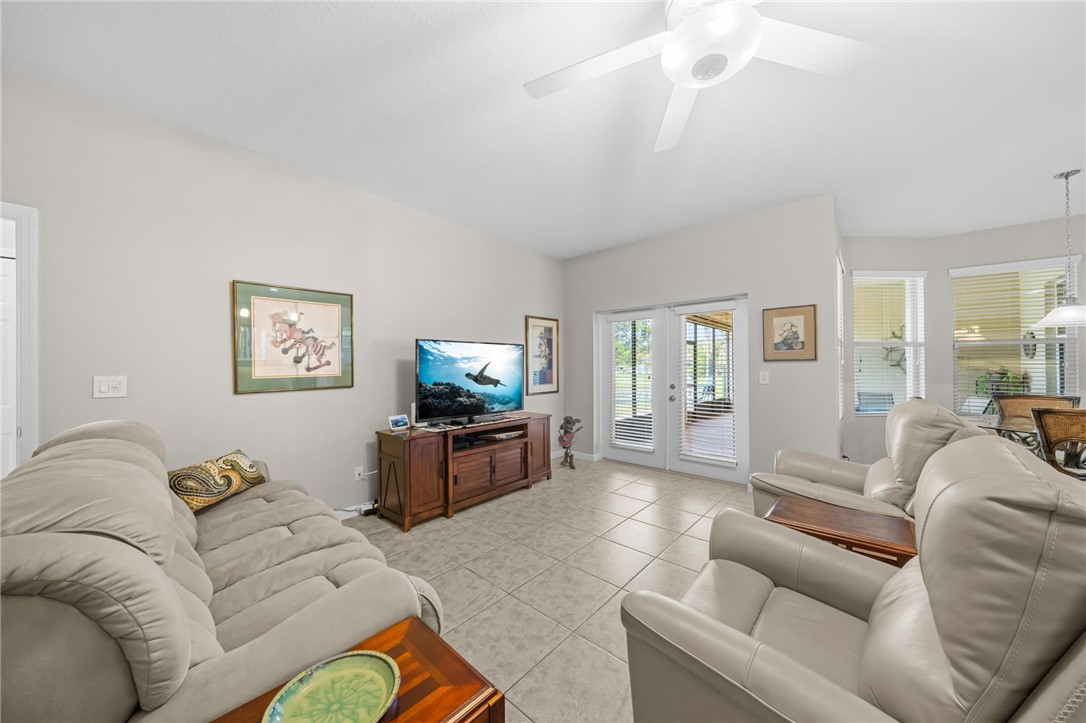 4370 9th Manor Southwest Vero Beach, FL 32968 - Photo 11 of 36