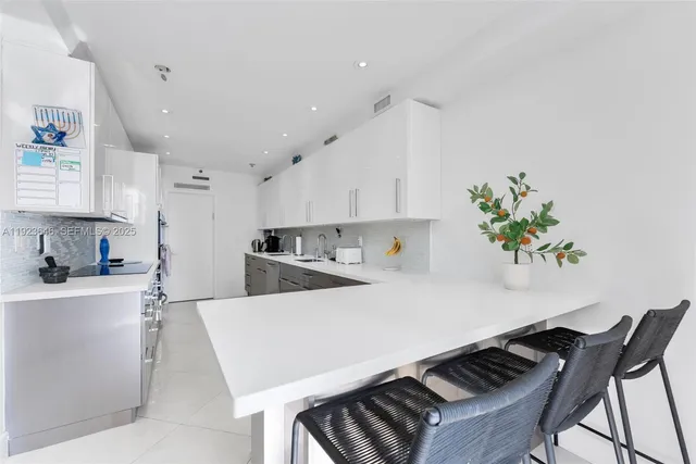 $7,900 | 19500 Turnberry Way, Unit 7D, Aventura, FL 33180