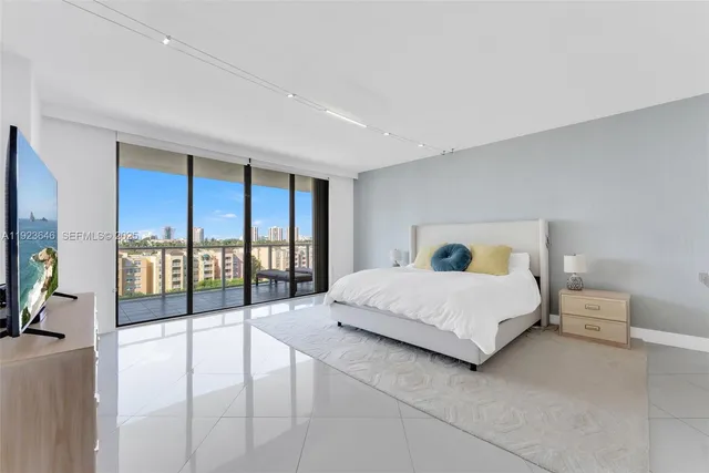 $7,900 | 19500 Turnberry Way, Unit 7D, Aventura, FL 33180