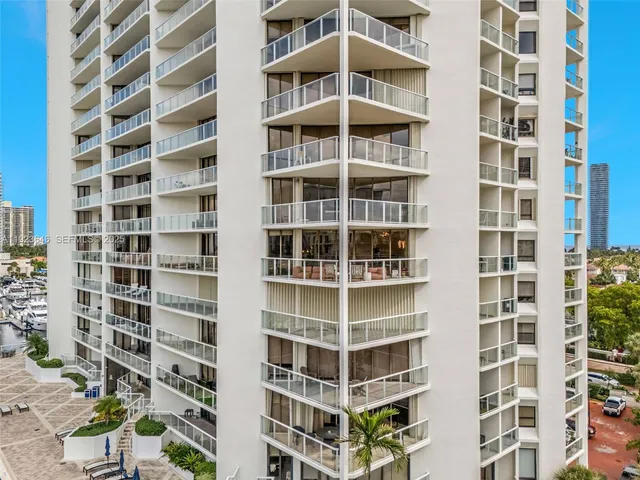 $7,900 | 19500 Turnberry Way, Unit 7D, Aventura, FL 33180