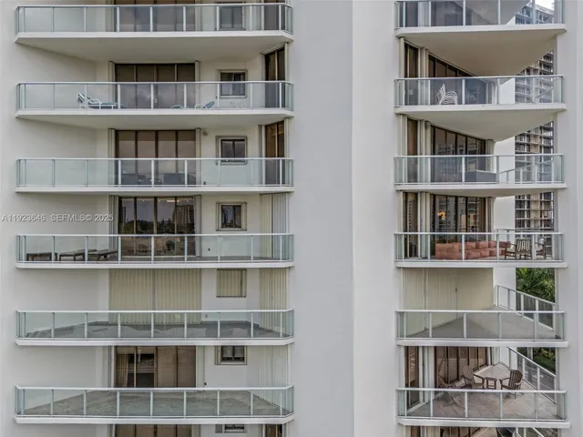 $7,900 | 19500 Turnberry Way, Unit 7D, Aventura, FL 33180