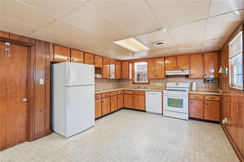 3430 Rolling Road High Point, NC 27265 - Photo 3 of 25