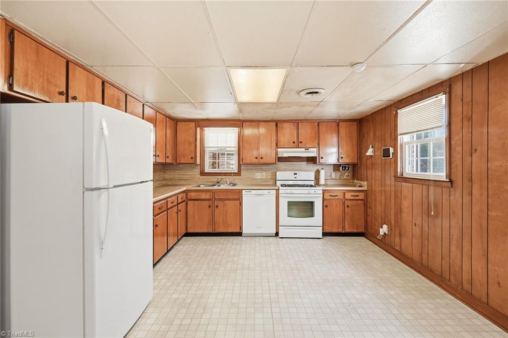 3430 Rolling Road High Point, NC 27265 - Photo 9 of 25