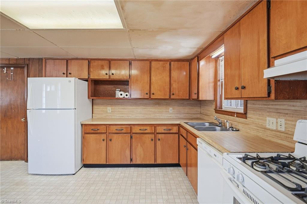 3430 Rolling Road High Point, NC 27265 - Photo 10 of 25