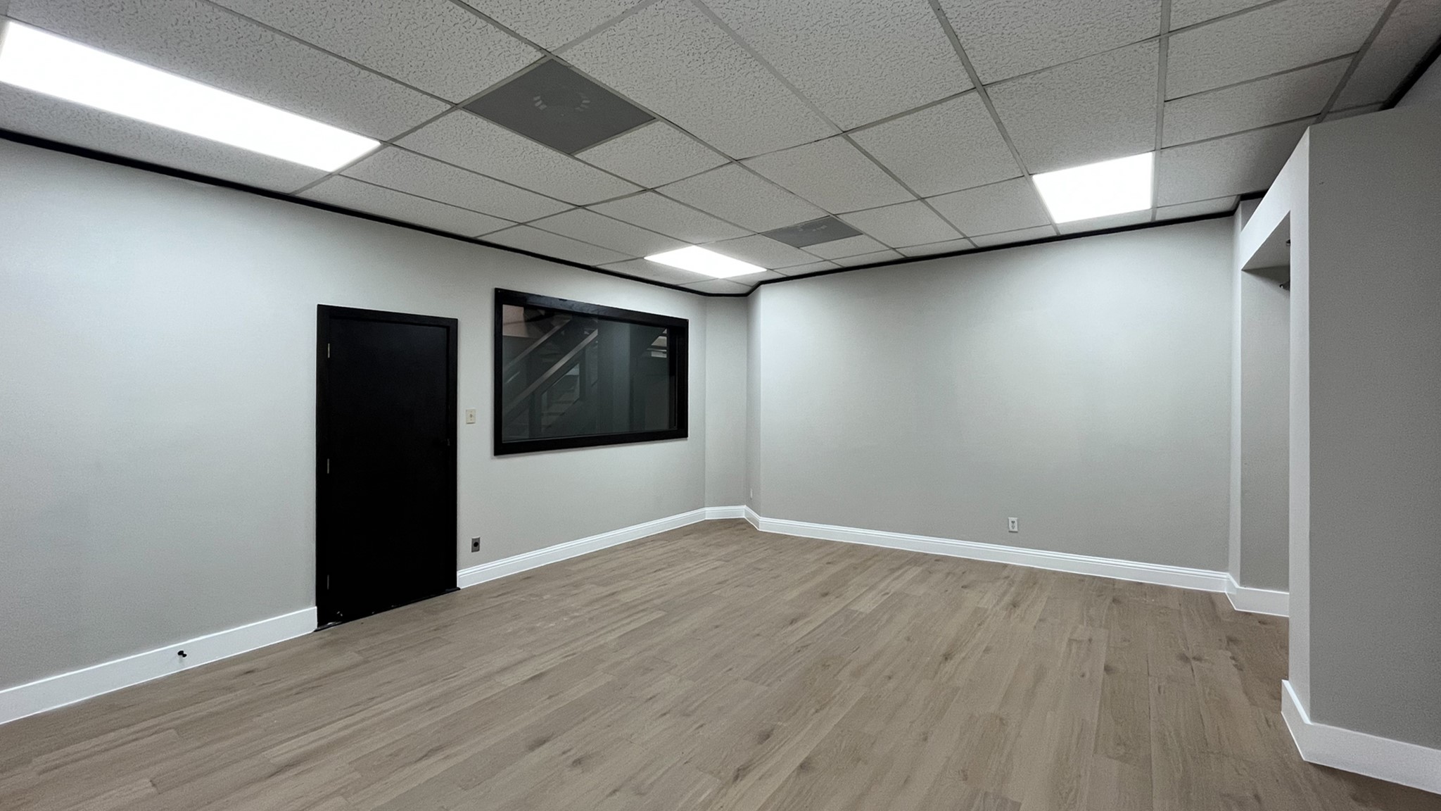 9220 Rasmus Drive Houston, TX 77063 - Photo 25 of 30 a view of hallway with wooden floor