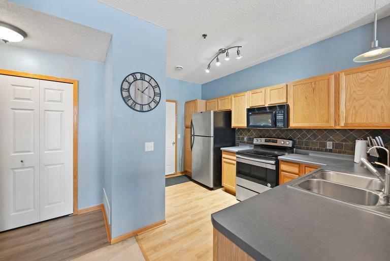 11316 Chisholm Circle Northeast, Unit C Blaine, MN 55449 - Photo 14 of 36