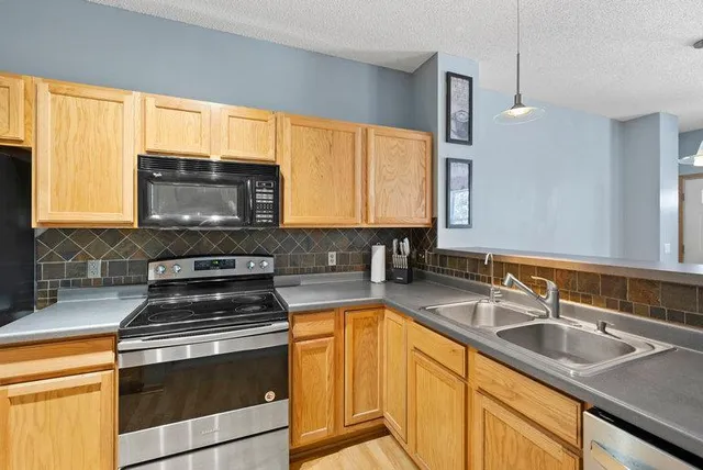 $275,000 | 11316 Chisholm Circle Northeast, Unit C, Minneapolis, MN 55449