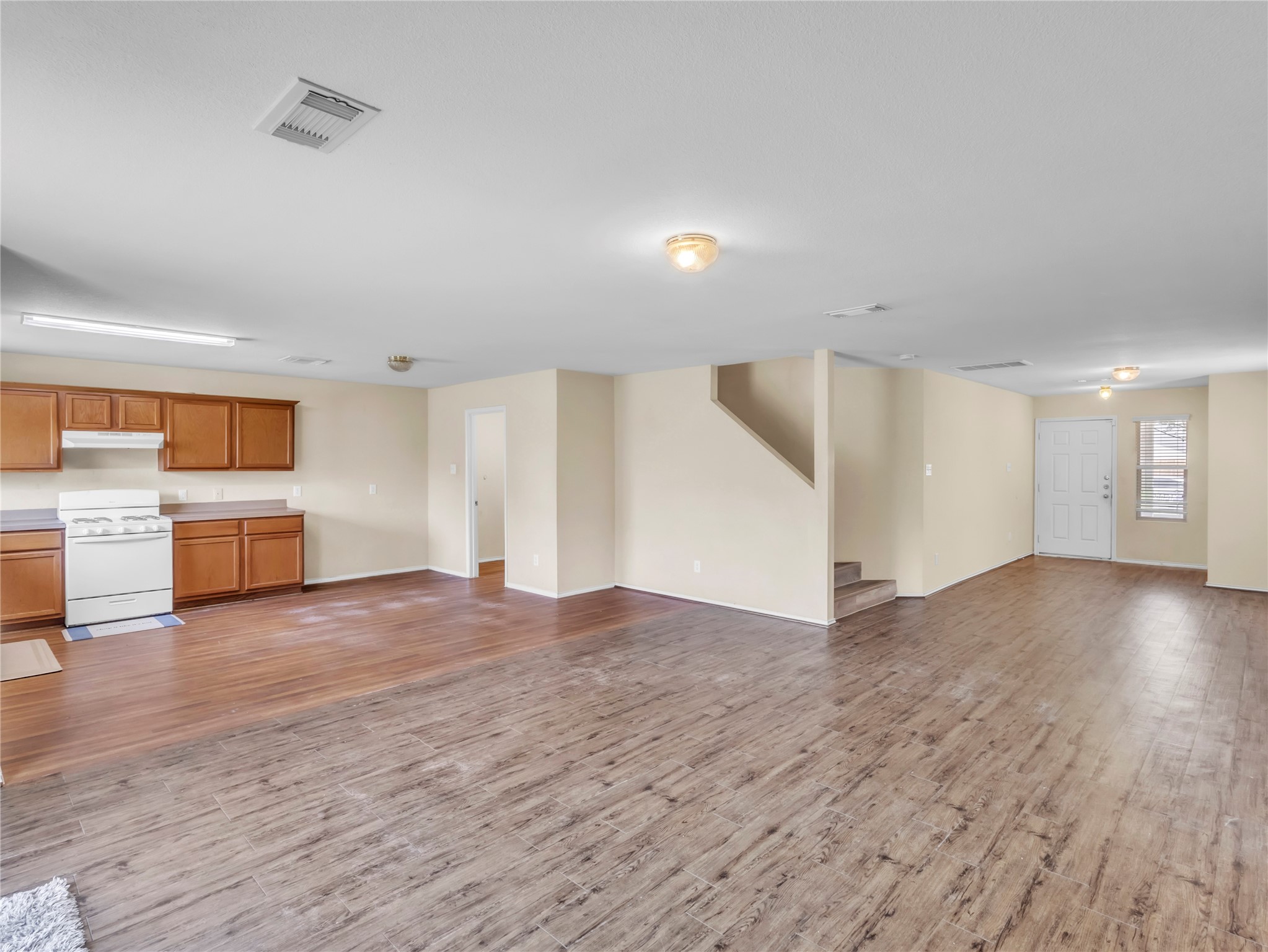 12830 Windy Summer Lane Houston, TX 77044 - Photo 10 of 33 Living room and kitchen