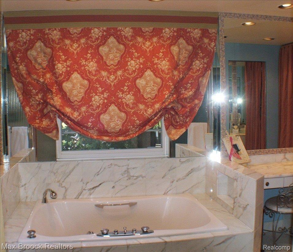 570 Aspen Road Birmingham, MI 48009 - Photo 10 of 19 master bath 1