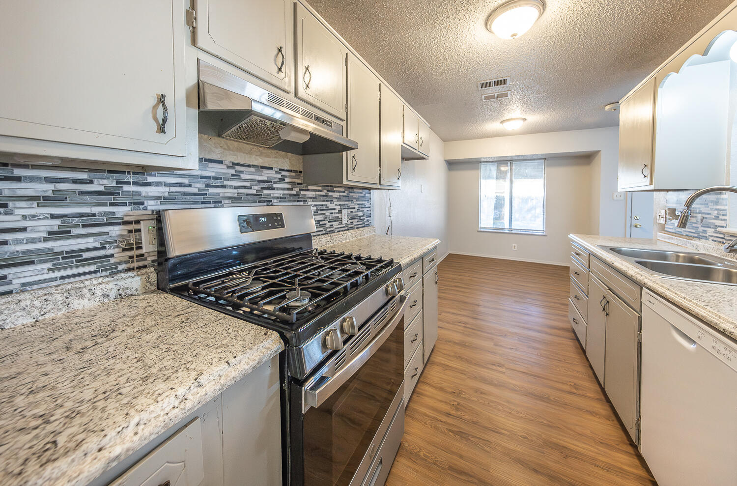 7404 Fir Avenue Lubbock, TX 79404 - Photo 9 of 22 2L9A3002