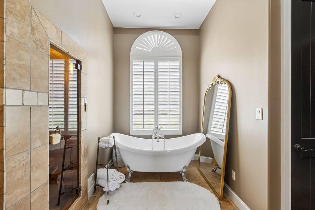 3631 Louisville Road Louisville, TN 37777 - Photo 23 of 64 a view of a room with windows and lounge chair