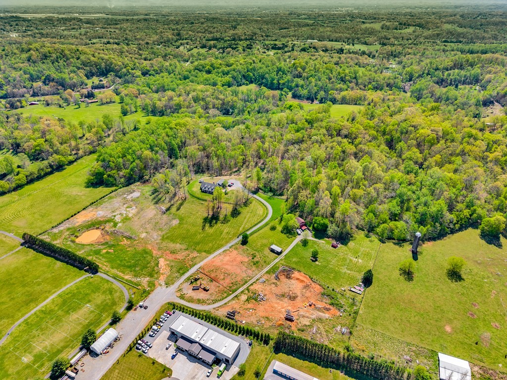 3631 Louisville Road Louisville, TN 37777 - Photo 60 of 64 an aerial view of a residential houses with outdoor space