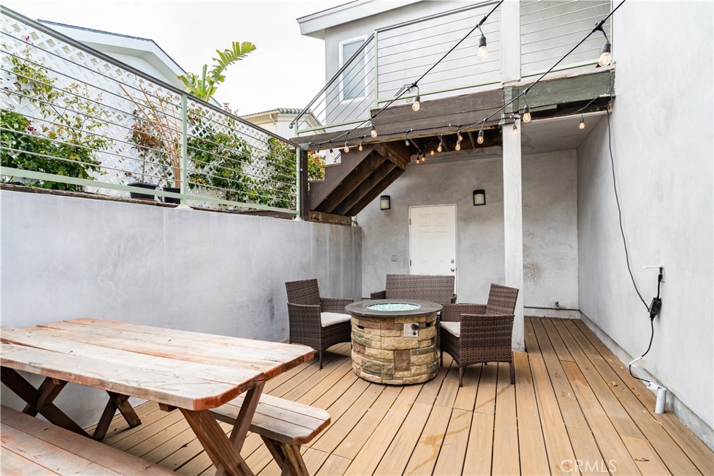 357 Whiting Street El Segundo, CA 90245 - Photo 36 of 50 a view of outdoor space yard and patio