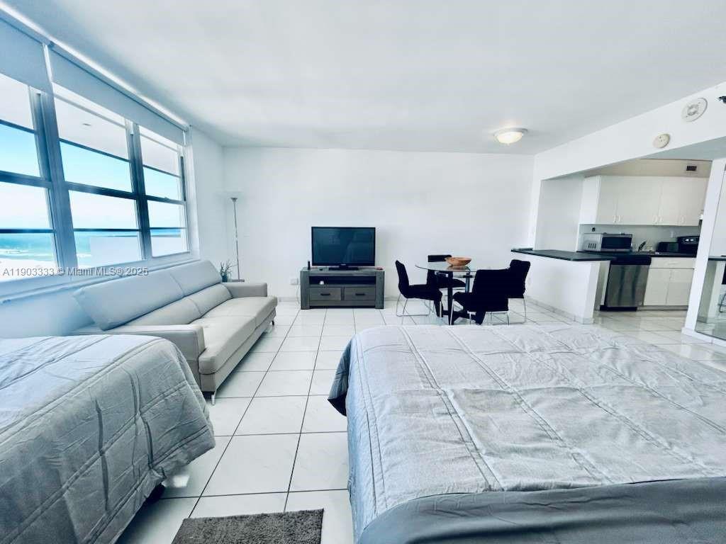 100 Lincoln Road, Unit 1639 Miami Beach, FL 33139 - Photo 3 of 10 a large bedroom with a bed and window