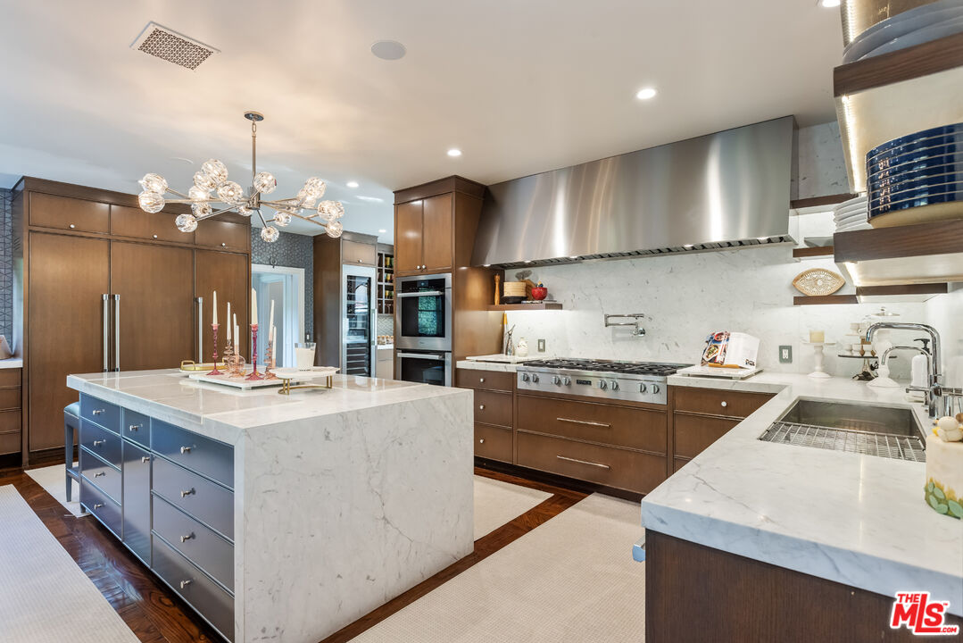 1109 Tower Road Beverly Hills, CA 90210 - Photo 17 of 32 a kitchen that has a lot of cabinets in it