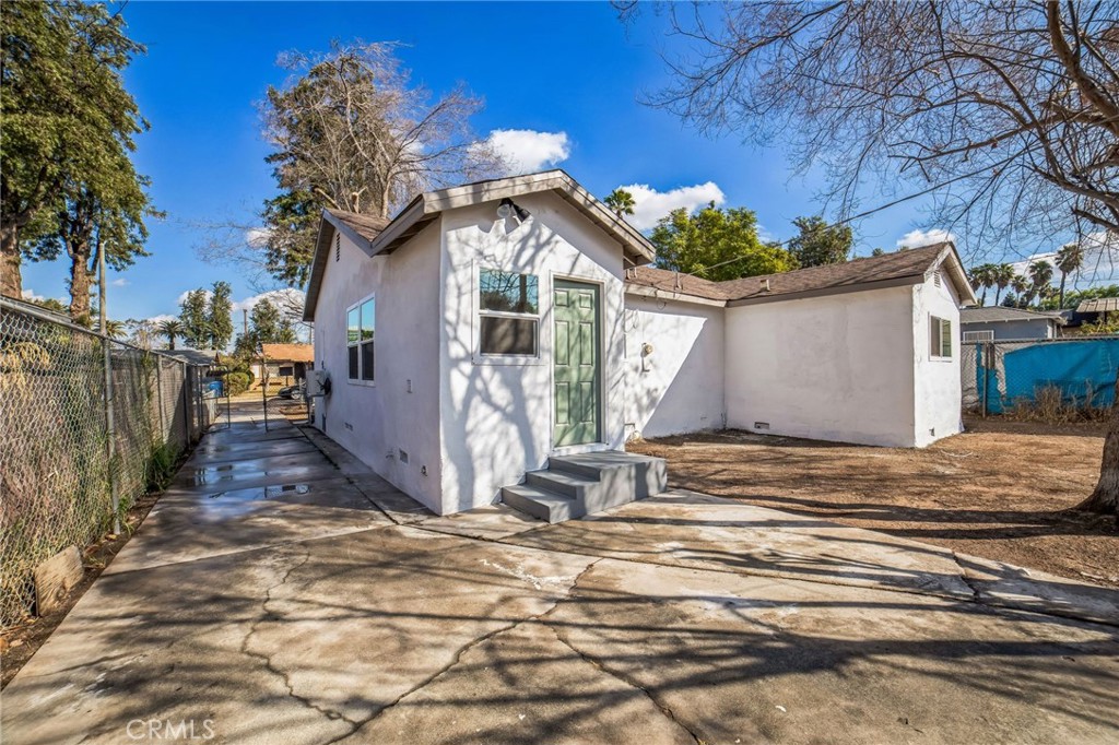 2746 Prospect Avenue Riverside, CA 92507 - Photo 10 of 10 a view of a house with wooden fence