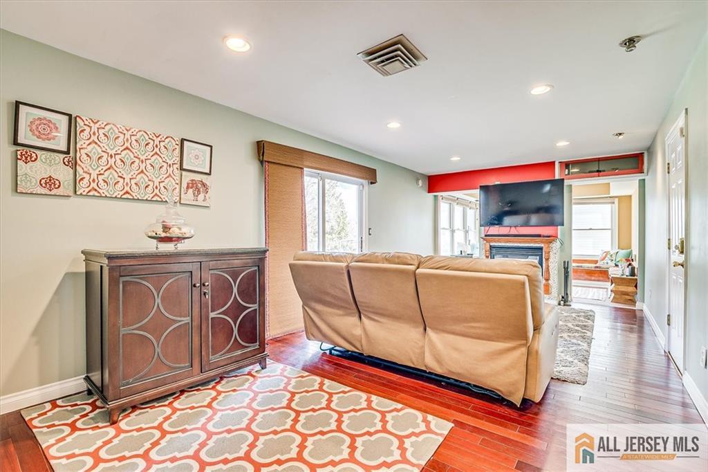 6 Mockingbird Road Edison, NJ 08820 - Photo 7 of 54 Gallery Image 7