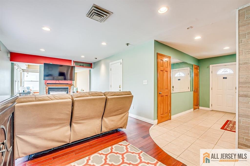 6 Mockingbird Road Edison, NJ 08820 - Photo 8 of 54 Gallery Image 8
