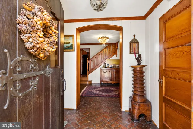 a view of entryway with a front door