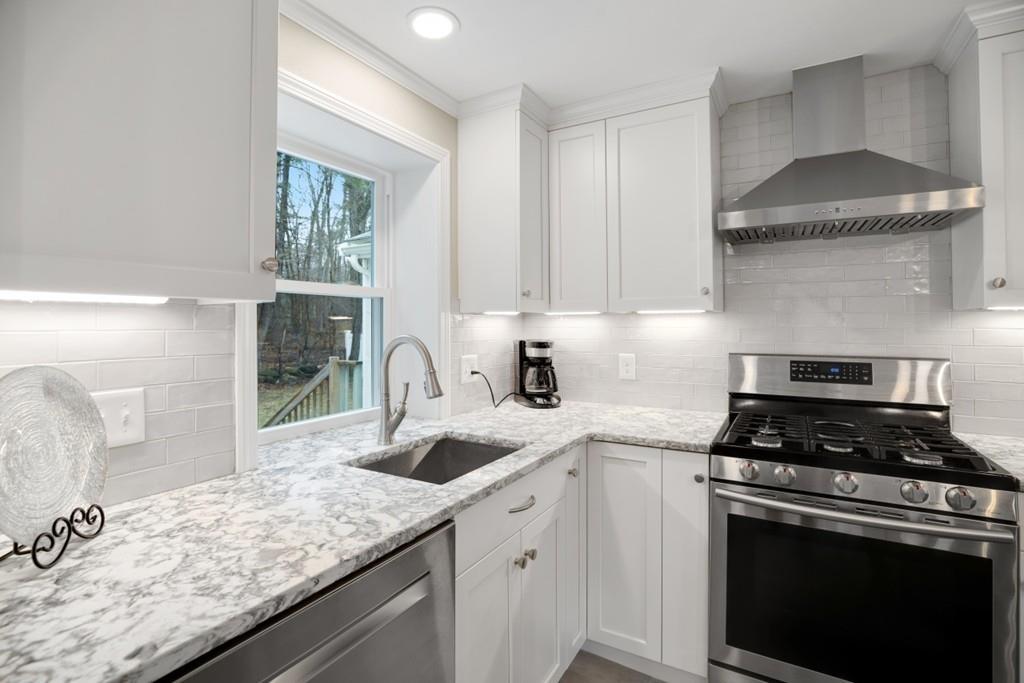 6 Meadow Road Medway, MA 02053 - Photo 8 of 34 Gallery Image 8