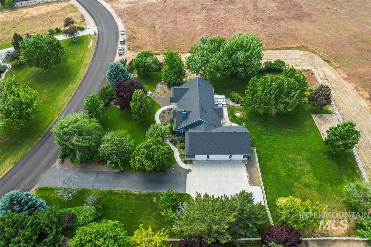 10462 West Lanktree Gulch Road Star, ID 83669 - Photo 48 of 48 Expansive property featuring a dark-roofed residence, extensive green lawns, mature trees, and a curved paved driveway