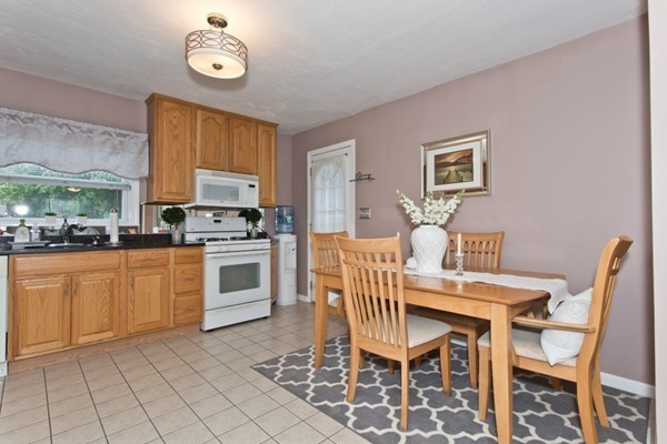 37 Raymond Road Salem, MA 01970 - Photo 6 of 12 Gallery Image 6