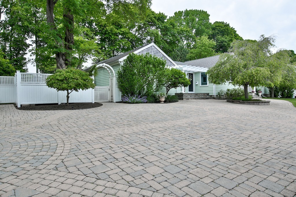 15 Tyler Road Beverly, MA 01915 - Photo 3 of 29 Gallery Image 3