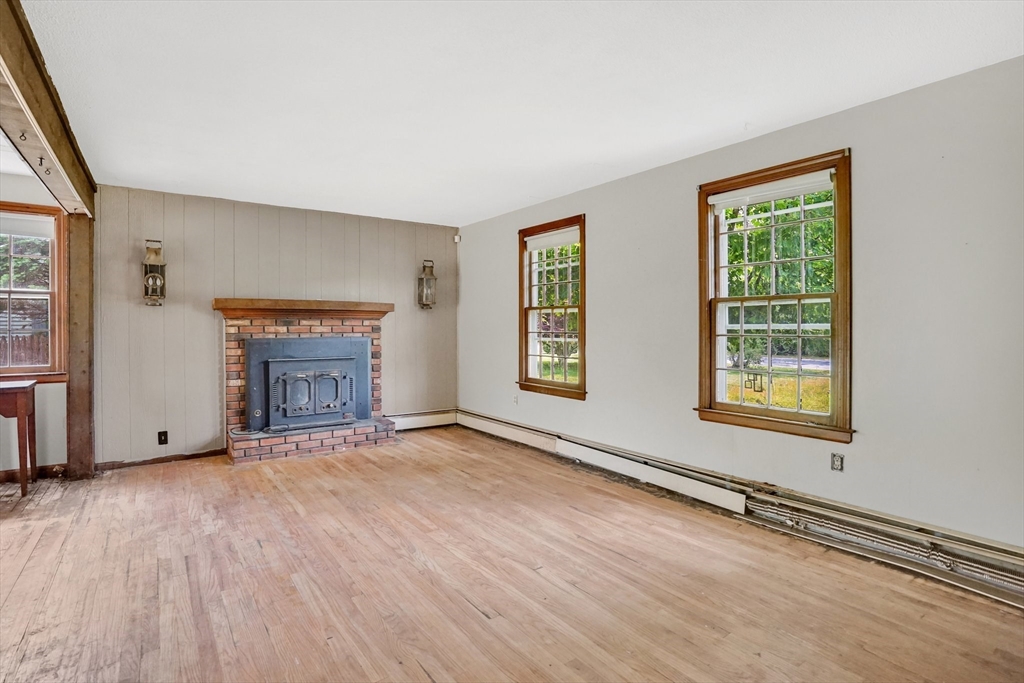 36 County Road Holyoke, MA 01040 - Photo 5 of 35