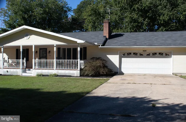 a view of house with yard