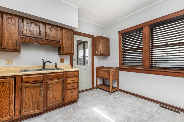 $129,900 | 115 Van Buren Street, Savanna, IL 61074