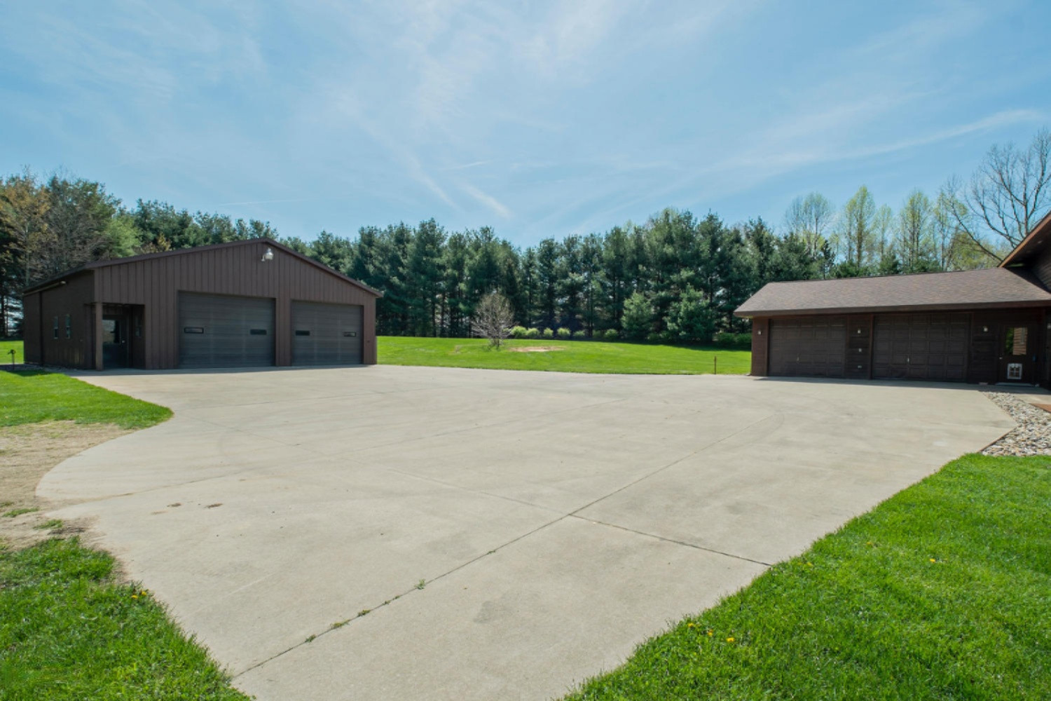 2780 Wolf Road Eau Claire, MI 49111 - Photo 15 of 56 Huge Parking area
